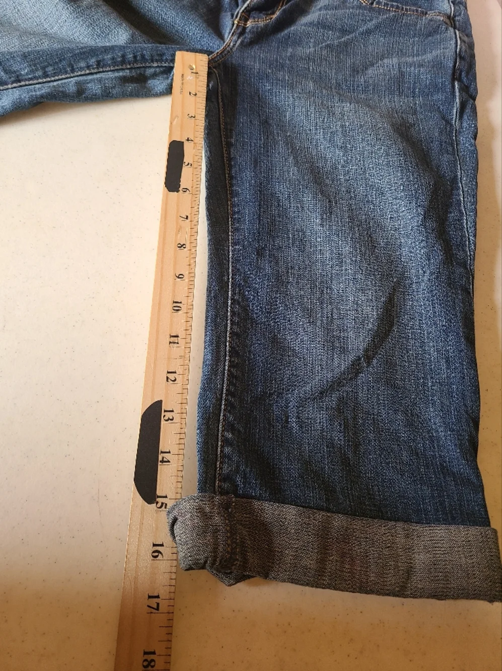 Levi's Womens Red Tab Mid Rise Cuffed Capri Jeans Size 8 Button Flap Pocket